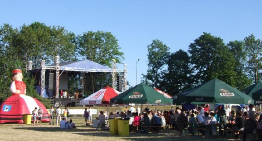 Słoneczny Piknik nad wodą w Chmielnie