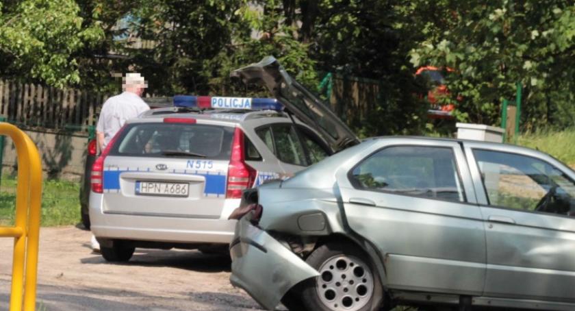 Sierakowice. Zderzenie dwóch pojazdów przy wiadukcie kolejowym