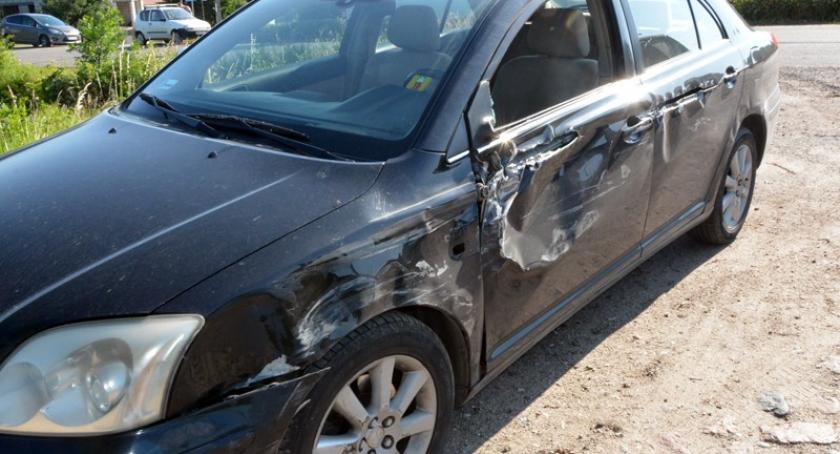Niestępowo. Ford transit zahaczył o toyotę