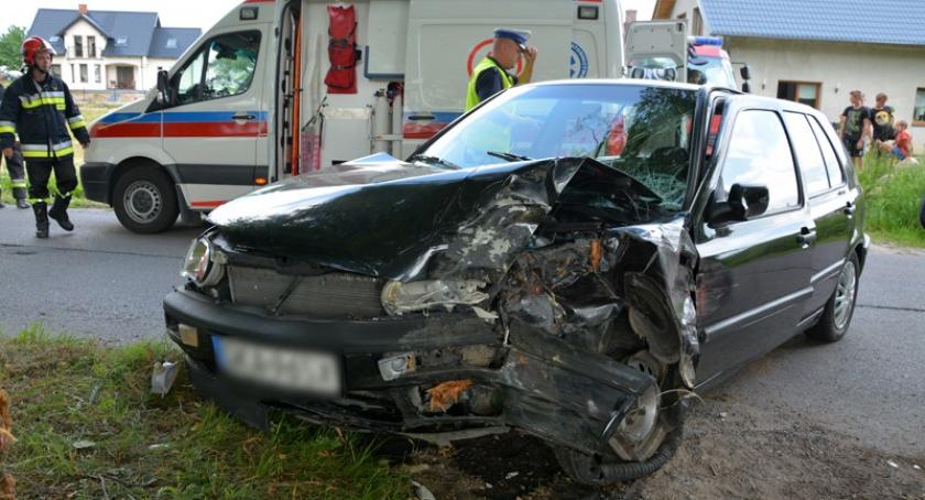 Prokowo. Najpierw w busa, potem w drzewo