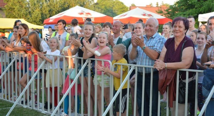 Występy, konkursy i pokazy - tak świętowano Noc Świętojańską w Sierakowicach