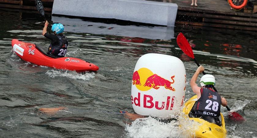 Złota Góra. Strawberry Kayak Games w strugach deszczu