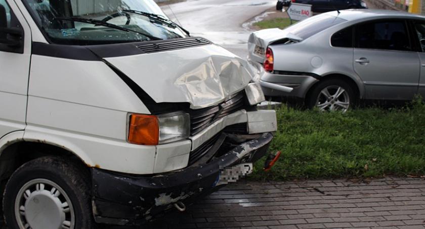 Somonino. Bus zderzył się z passatem - jedna osoba poszkodowana
