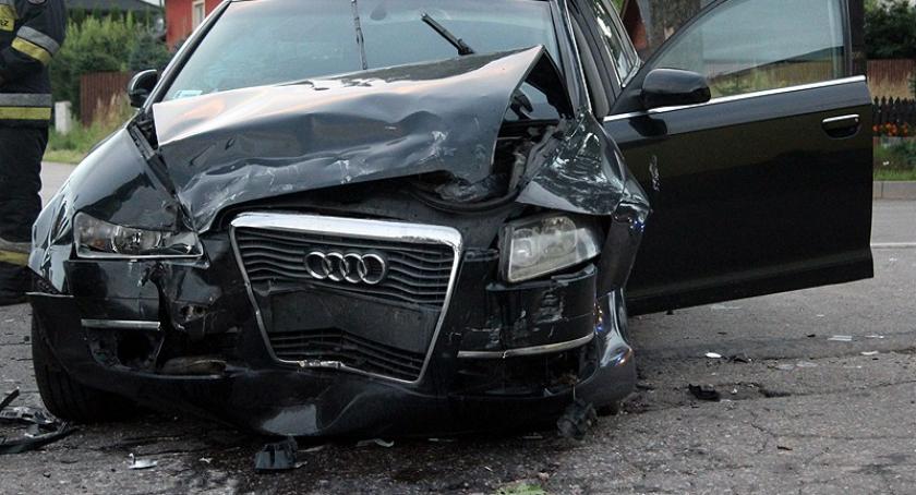 Smętowo Chmieleńskie. Wypadek przed stacją benzynową - dwie osoby ranne