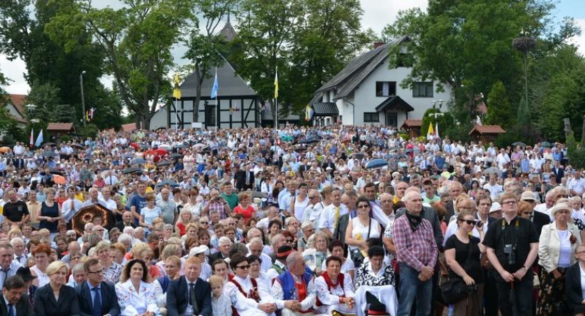 Tysiące pielgrzymów przybyło do Sianowa w rok złotego jubileuszu koronacji Cudownej Figurki
