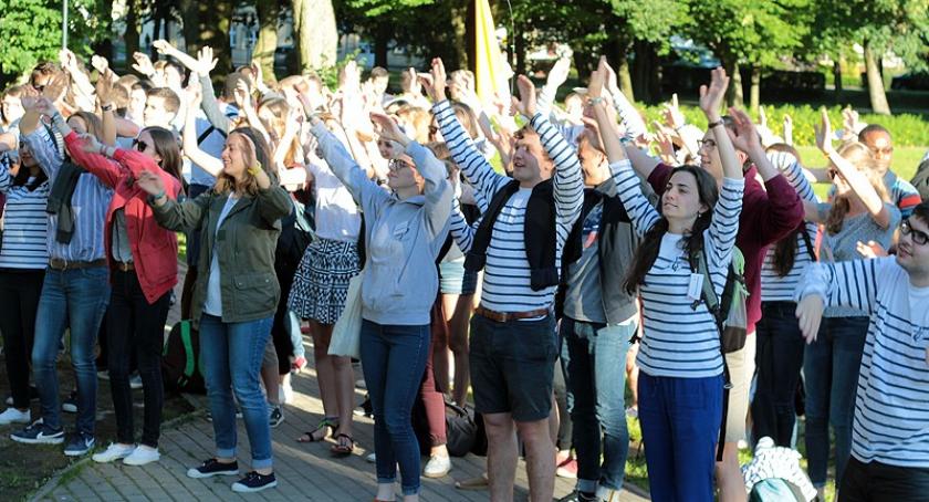 Kartuzy. Powitano francuskich pielgrzymów - przygotowują się do Światowych Dni Młodzieży