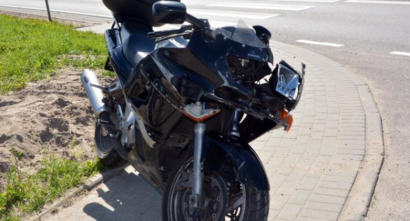 Lniska. Zderzenie osobówki z motocyklem na K7