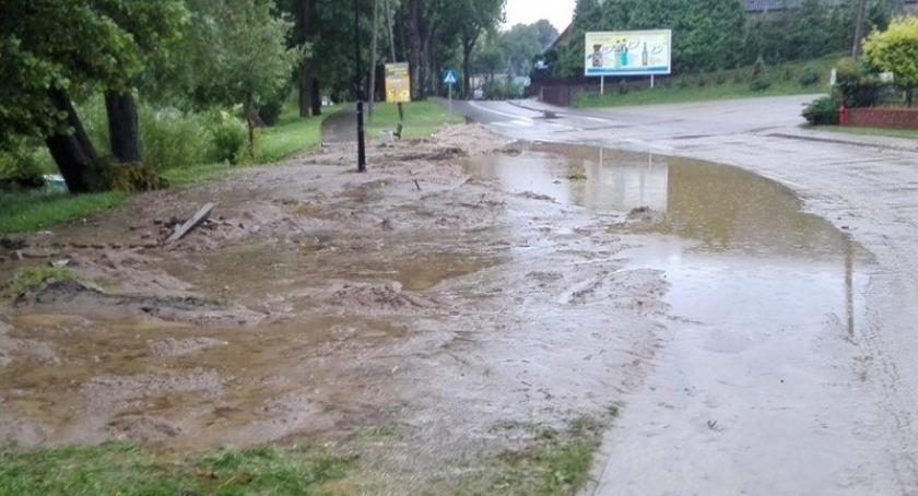 Powiat. Zniszczone drogi po ulewach - urzędnicy winią mieszkańców