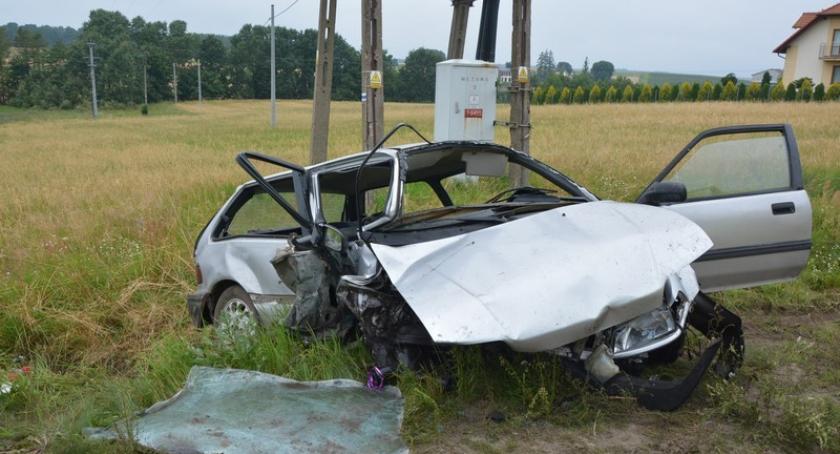 Kiełpino - Mezowo. Honda wypadła z drogi i uderzyła w przepust