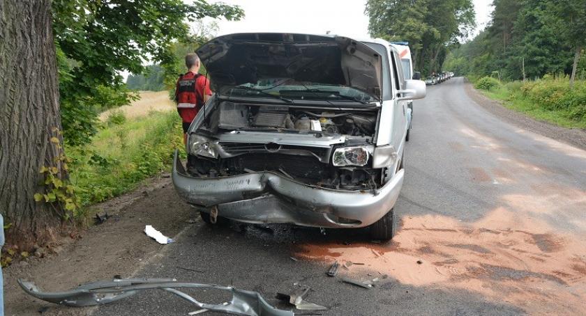 Kczewo. Zderzenie BMW z busem
