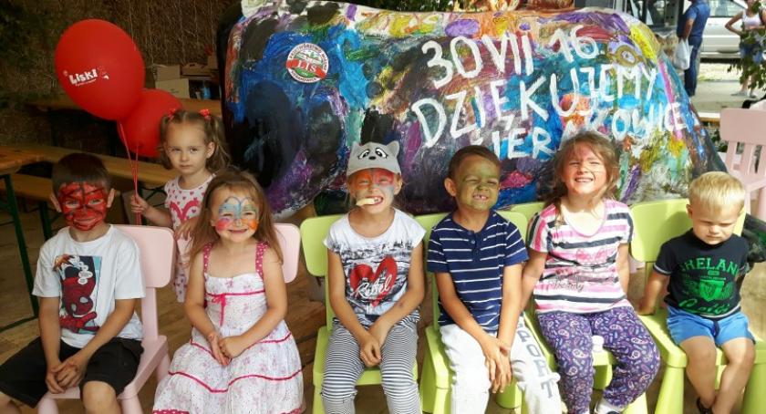 Sierakowice. Wspólne grillowanie na targowisku