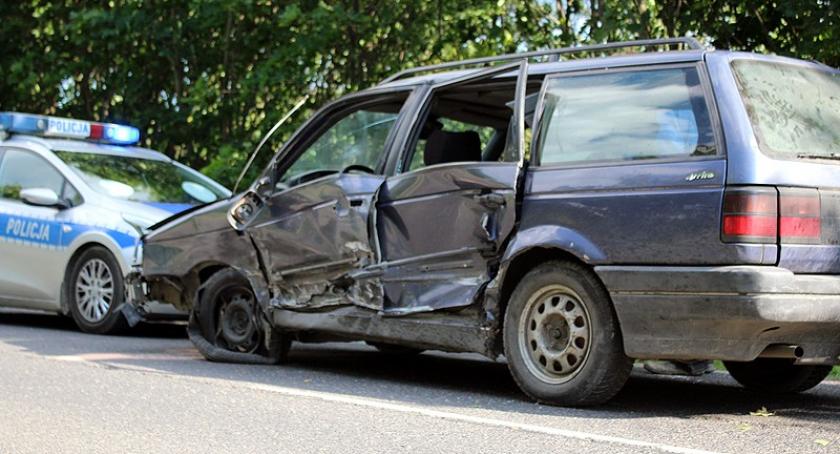 Łapalice. Opel zderzył się z Volkswagenem na wojewódzkiej 211-tce