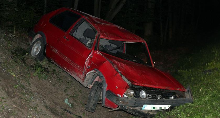 Kartuzy-Dzierżążno. Golf wpadł do rowu