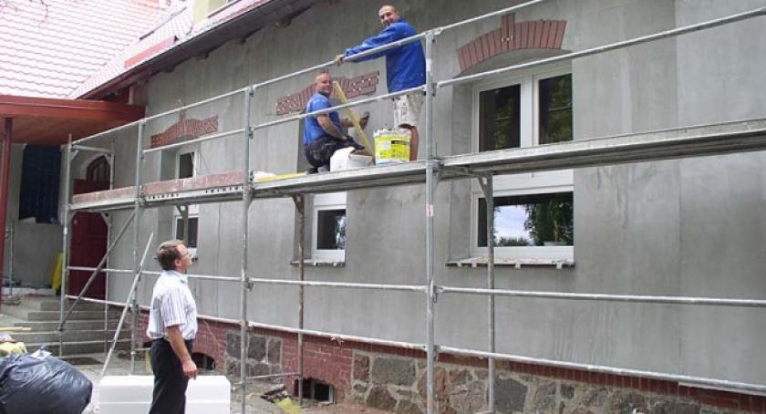 Niestępowo. Szkoła będzie miała nowy „kożuszek”