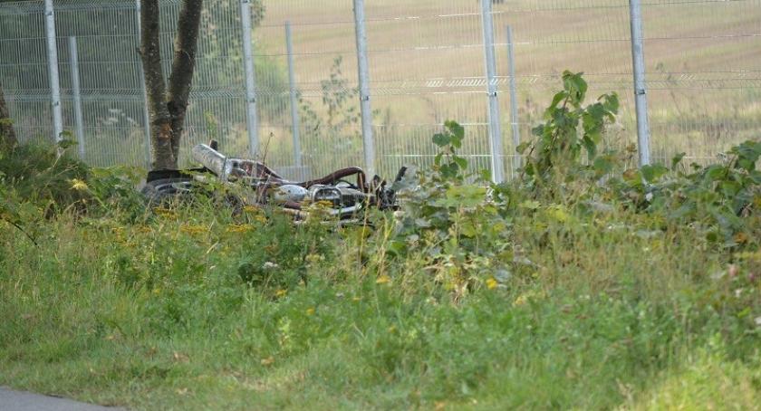 Kawle - Gowidlino. Motocyklem w drzewo - nie żyje 25-latek