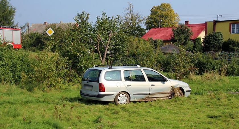 Kamela. Renault dachowało - kierowca nietrzeźwy