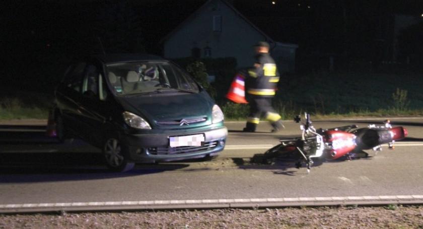 Lniska. Zderzenie motocykla z osobówką - kierowca jednośladu ranny