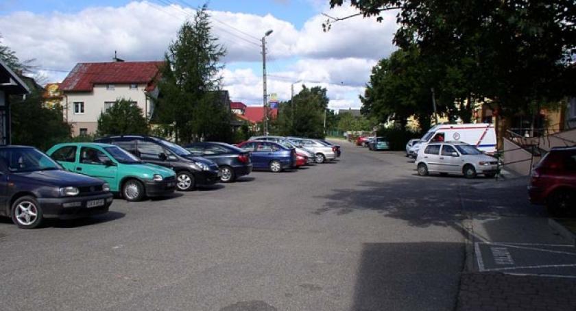Żukowo. Zatkana ulica, zapchany parking
