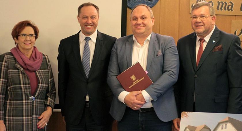 Kartuzy i Stężyca podpisały umowy na dofinansowanie budowy węzłów integracyjnych