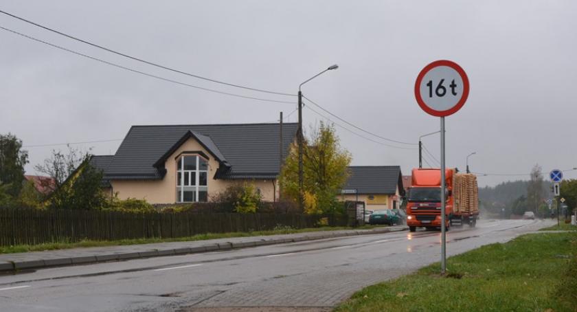 Stężyca-Kościerzyna. Międzysamorządowa wojna o znaki