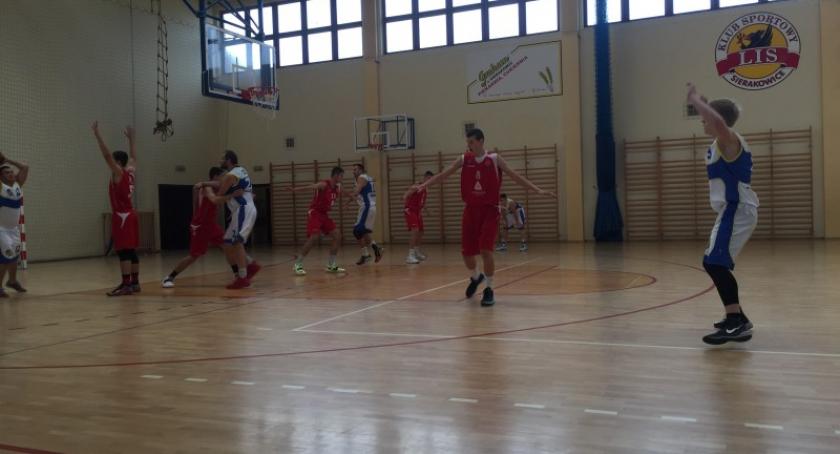 Koszykówka. KS Bat Sierakowice z nieudanym rozpoczęciem sezonu III ligi mężczyzn