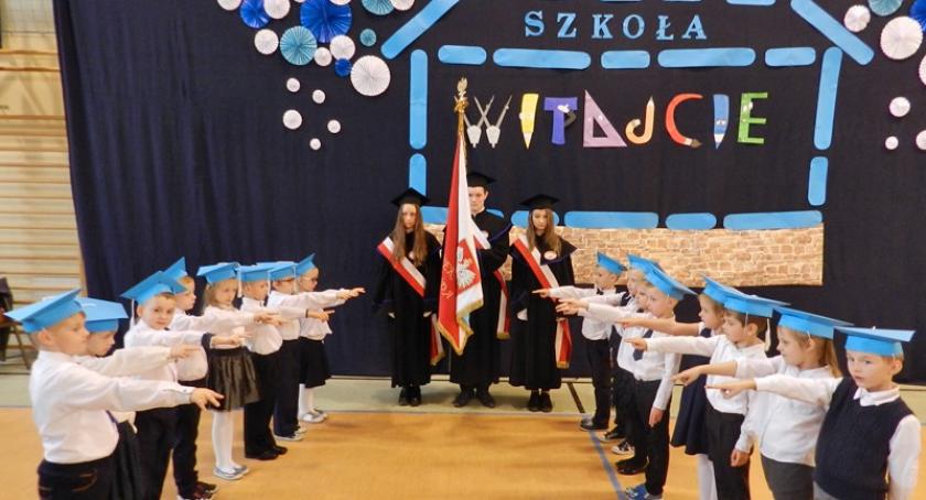 Leźno. Najmłodsi zostali uroczyście przyjęci w poczet uczniów szkoły