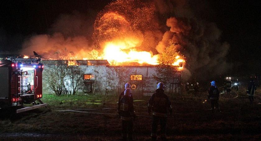 Mezowo. Gigantyczny pożar kurnika - strażacy długo zmagali się z żywiołem