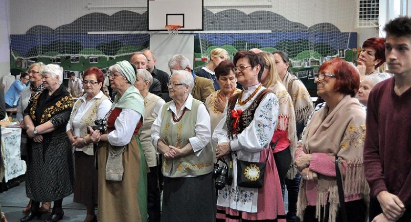 Kaszubscy twórcy ludowi spotkali się w Somoninie - w tym roku wspominali dawne tradycje weselne