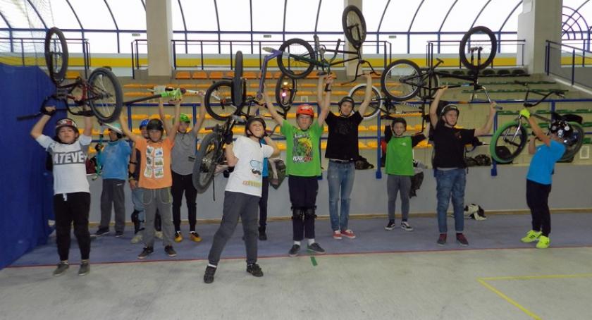 Żukowo. Rolkarze i rowerzyści opanowali halę sportową