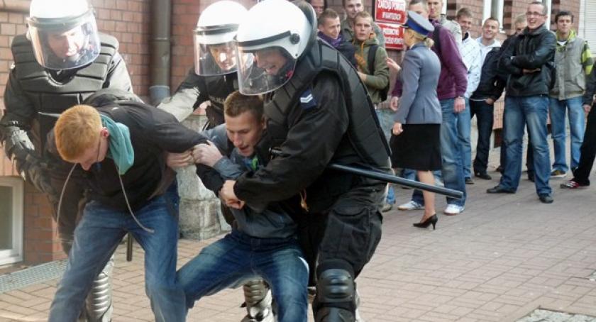 Demonstracja pod starostwem