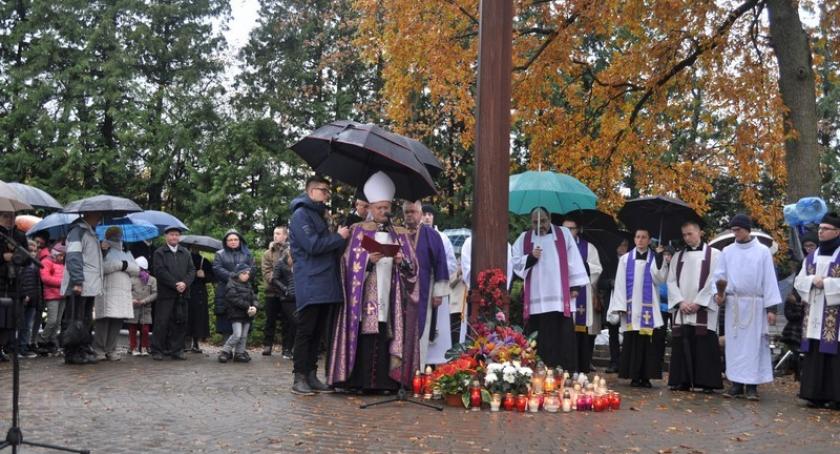 Dzień Wszystkich Świętych 2016 r. na cmentarzu w Kartuzach