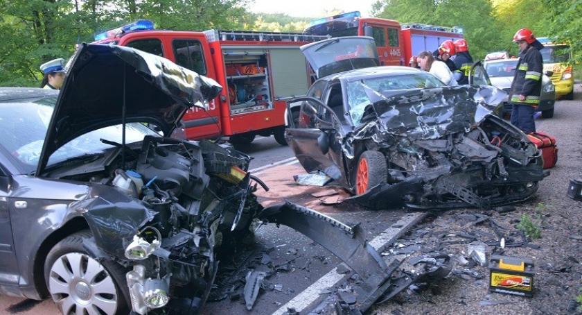 Policja szuka świadków wypadku w Kosach - w maju czołowo zderzył się tam seat z audi