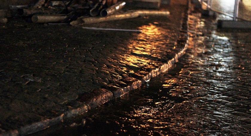 Kartuzy. Sporny krawężnik na płycie rynku - radni chcą zmian w projekcie