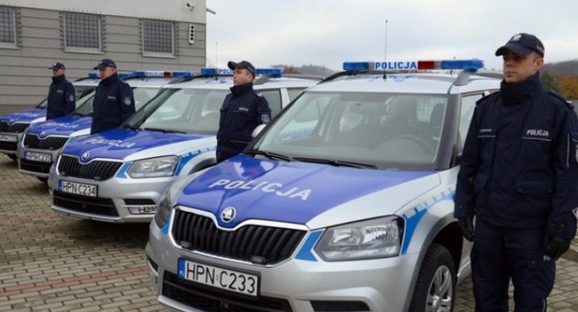 Kartuska policja z czterema nowymi radiowozami