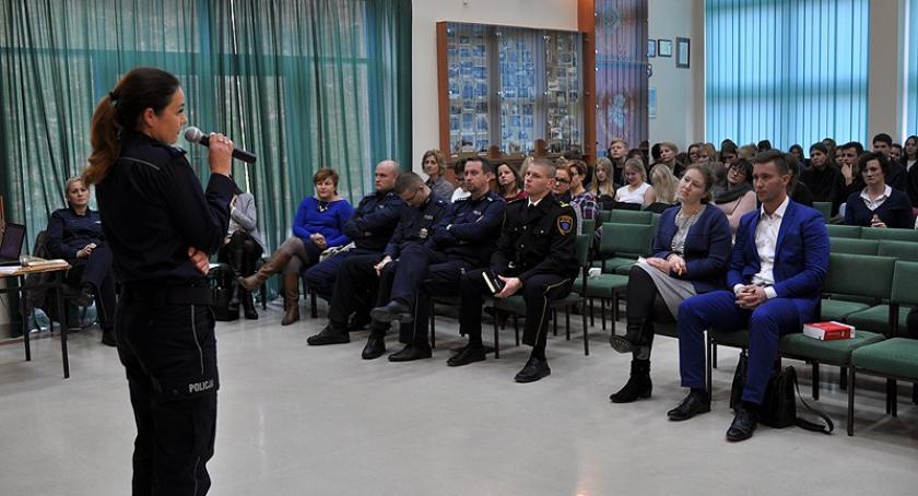 Jak przemóc przemoc? W Kartuzach debatowano o domowych oprawcach
