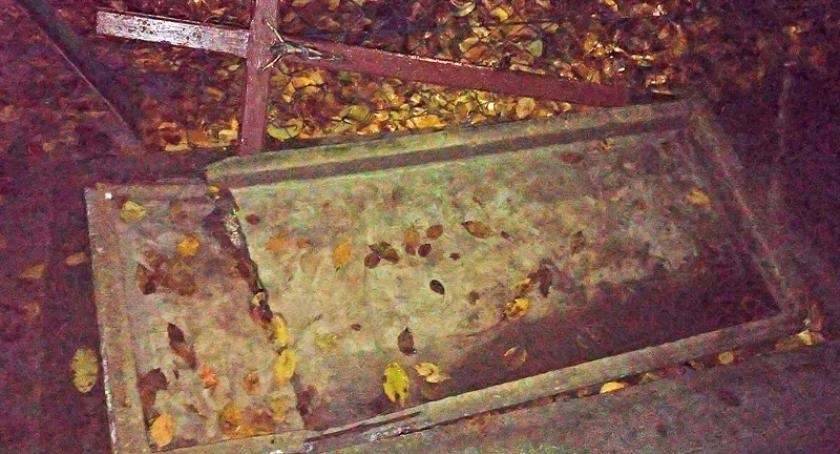 Kartuzy. Ktoś wyrzucił krzyż do śmietnika