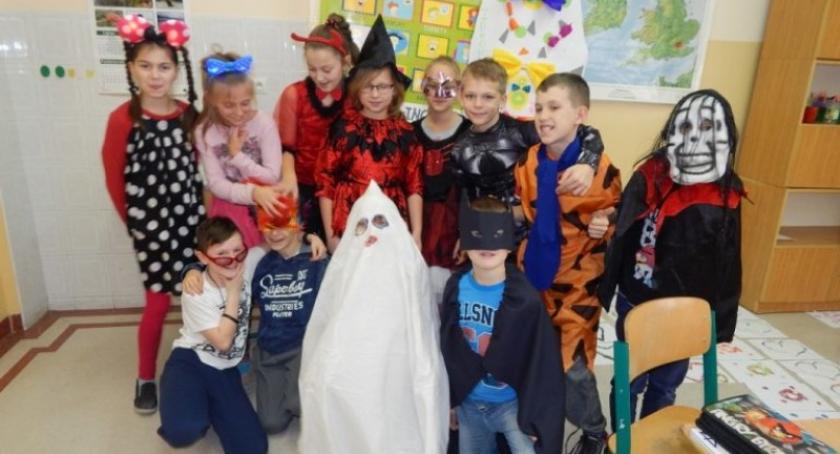 Dzień Baśniowy w Zespole Szkół w Gowidlinie