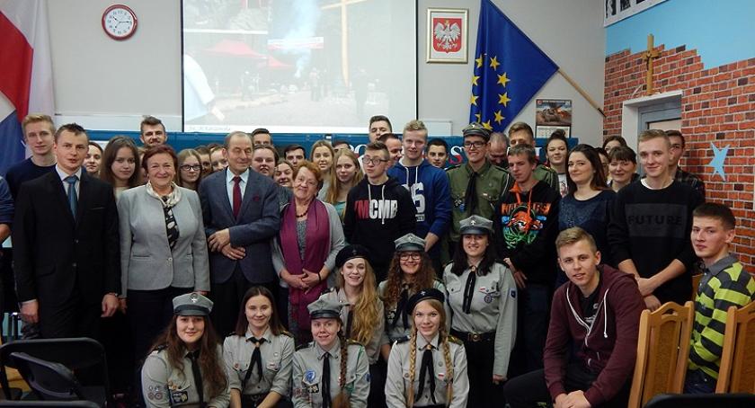 Uczniowie ZSP w Sierakowicach spotkali się z bohaterem Solidarności