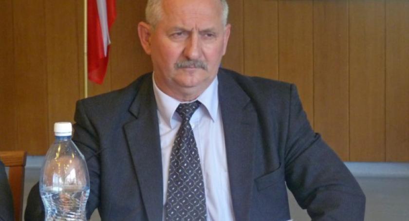 Wojewoda nie chce pozbawiać radnych mandatów