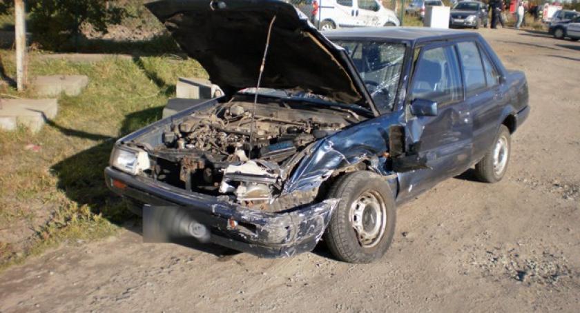 Stężyca. Kolizja passata z clio (zdjęcia)