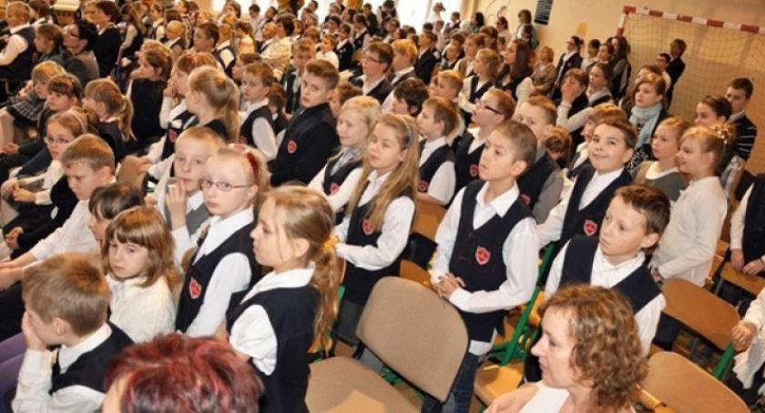 Dodatkowe zajęcia, laptopy i szybki internet - nowy projekt edukacyjny gminy Kartuzy