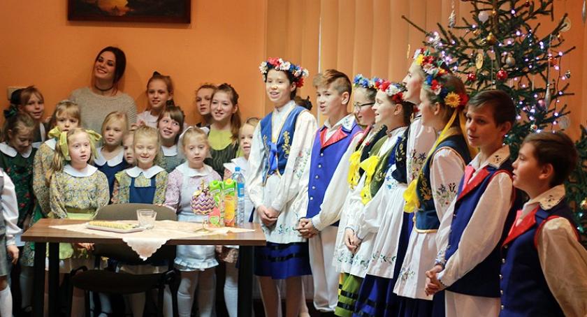 Sierakowice. Tuchlińskie Skrzaty kolędowały wspólnie z Natalią Szroeder