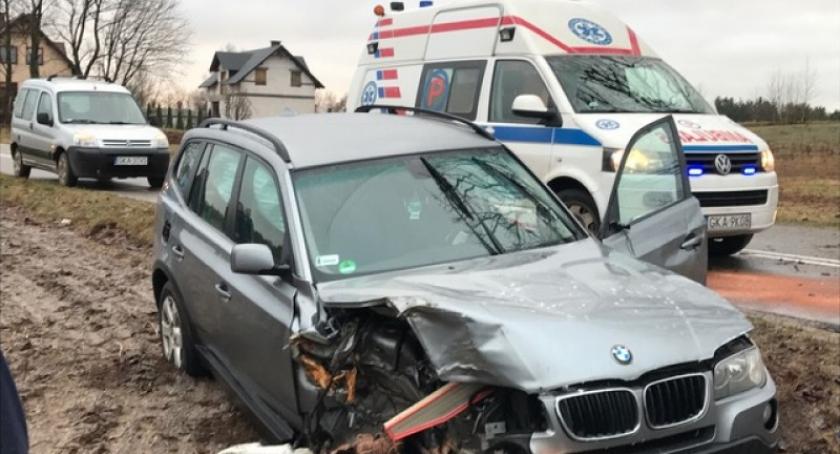 W Puzdrowie BMW uderzyło w drzewo, w Żukowie bus zderzył się z ciężarówką