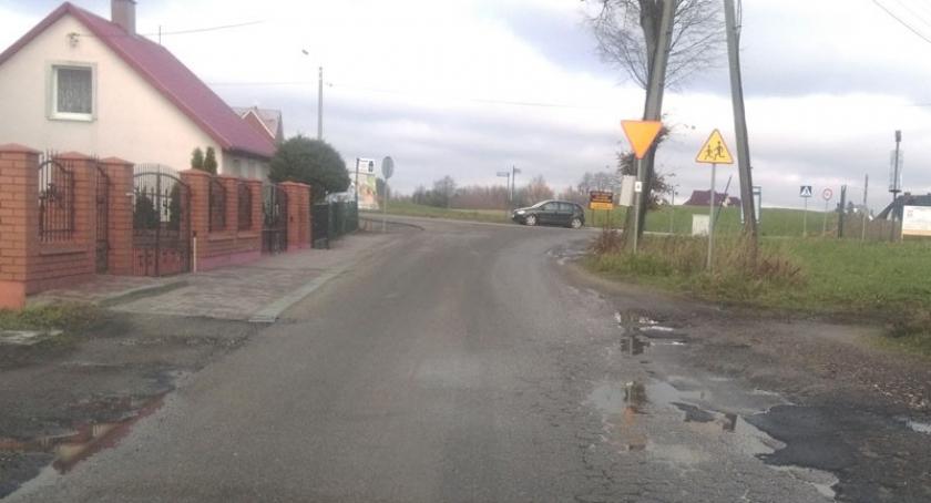 Wąsko i niebezpiecznie - kierowcy apelują o remont drogi Hopy-Grzybno