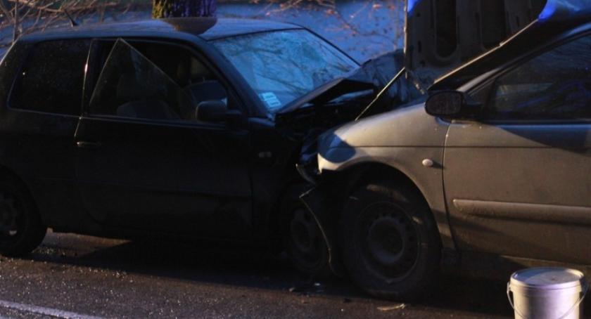 Prokowo. Czołowe zderzenie Volkswagena i Citroena