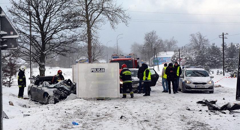 Zderzenie tira z samochodem osobowym na K20 - jedna osoba nie żyje