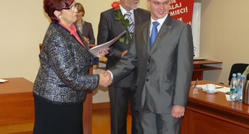 Szczęśliwa siódemka studentów ze stypendiami starosty