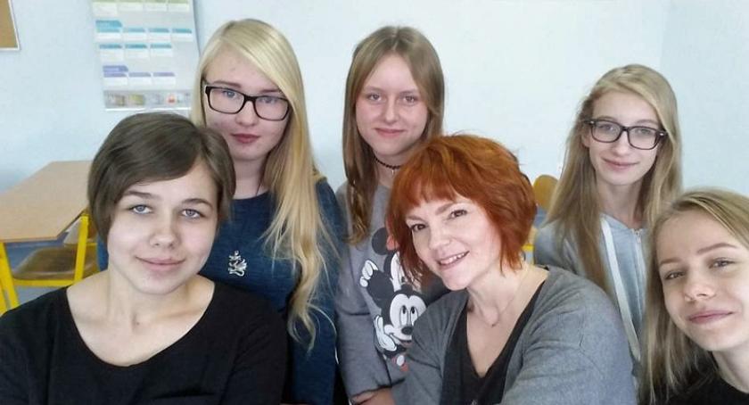 Żukowskie gimnazjalistki napisały książkę i proszą o głosy