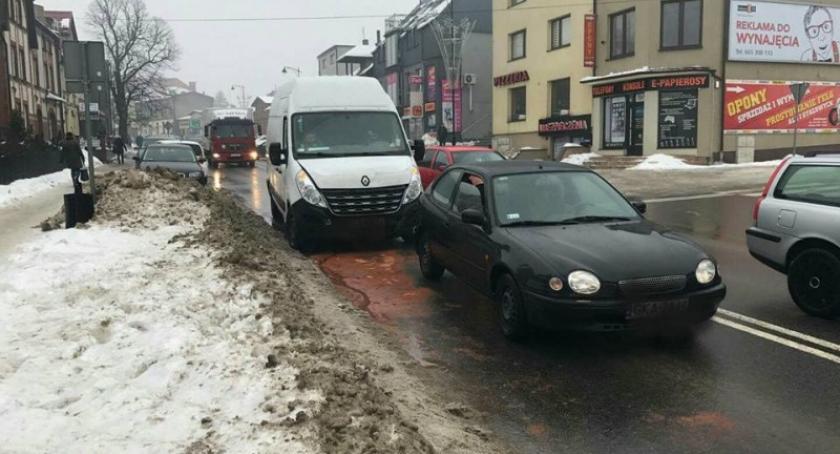 Sierakowice. Renault uderzyło w tył toyoty