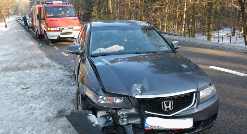 Szymbark. Zderzenie hondy z multivanem na K20